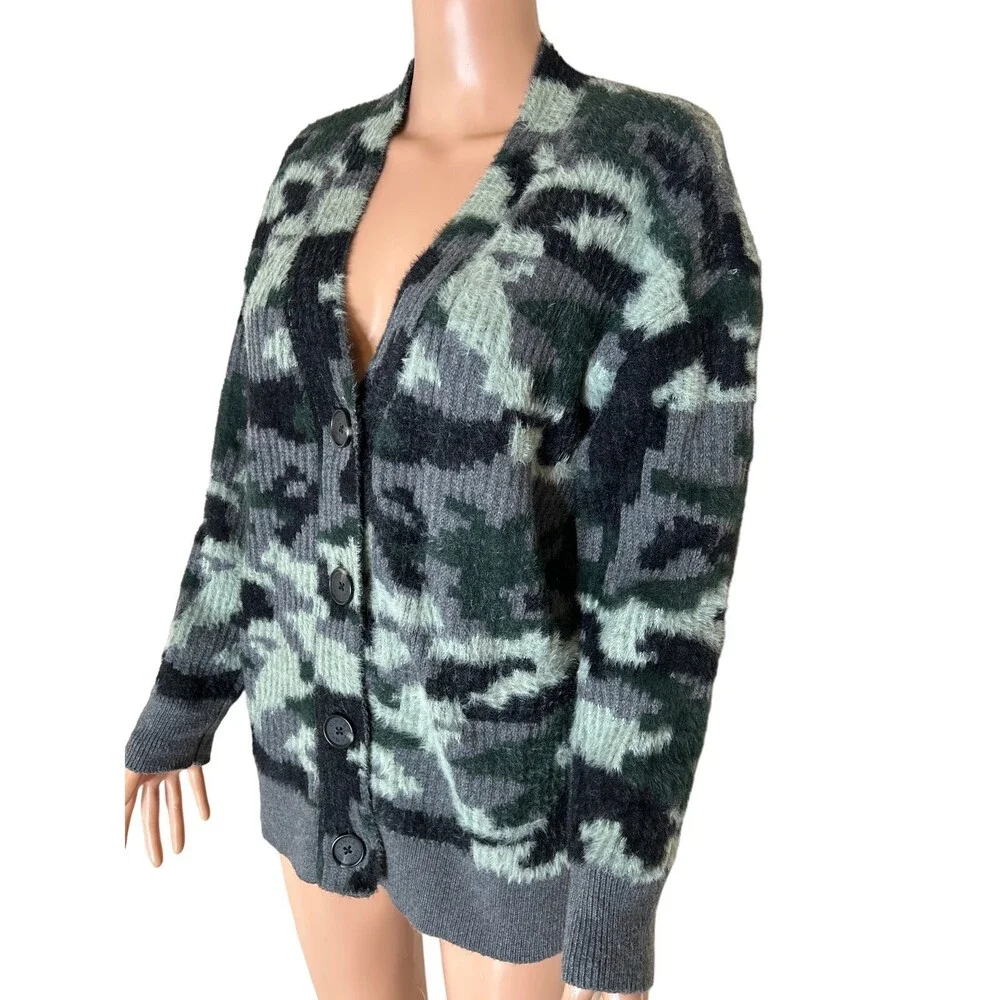 Vince Camuto cardigan sweater camo print eyelash button up V-neck SOFT SZ LG - Picture 3 of 9